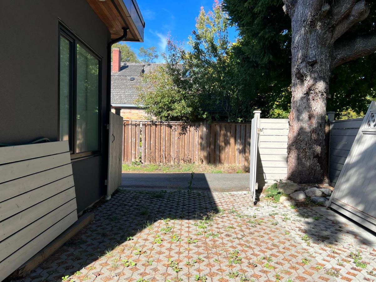 Villa Brand New Modern Laneway House Vancouver Exterior foto